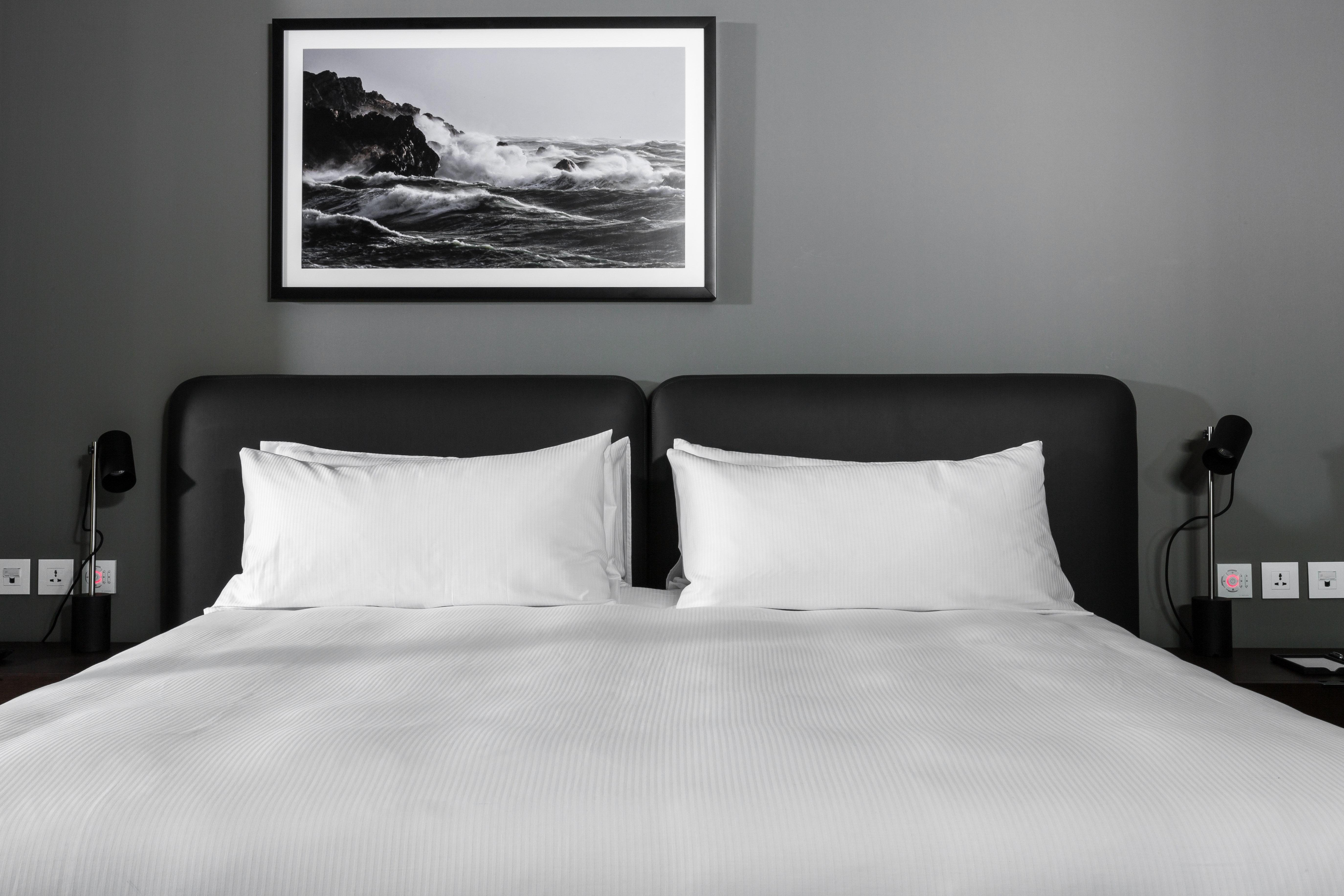 Intercontinental Malta By Ihg Hotel St. Julian's Exterior foto A bed with two pillows