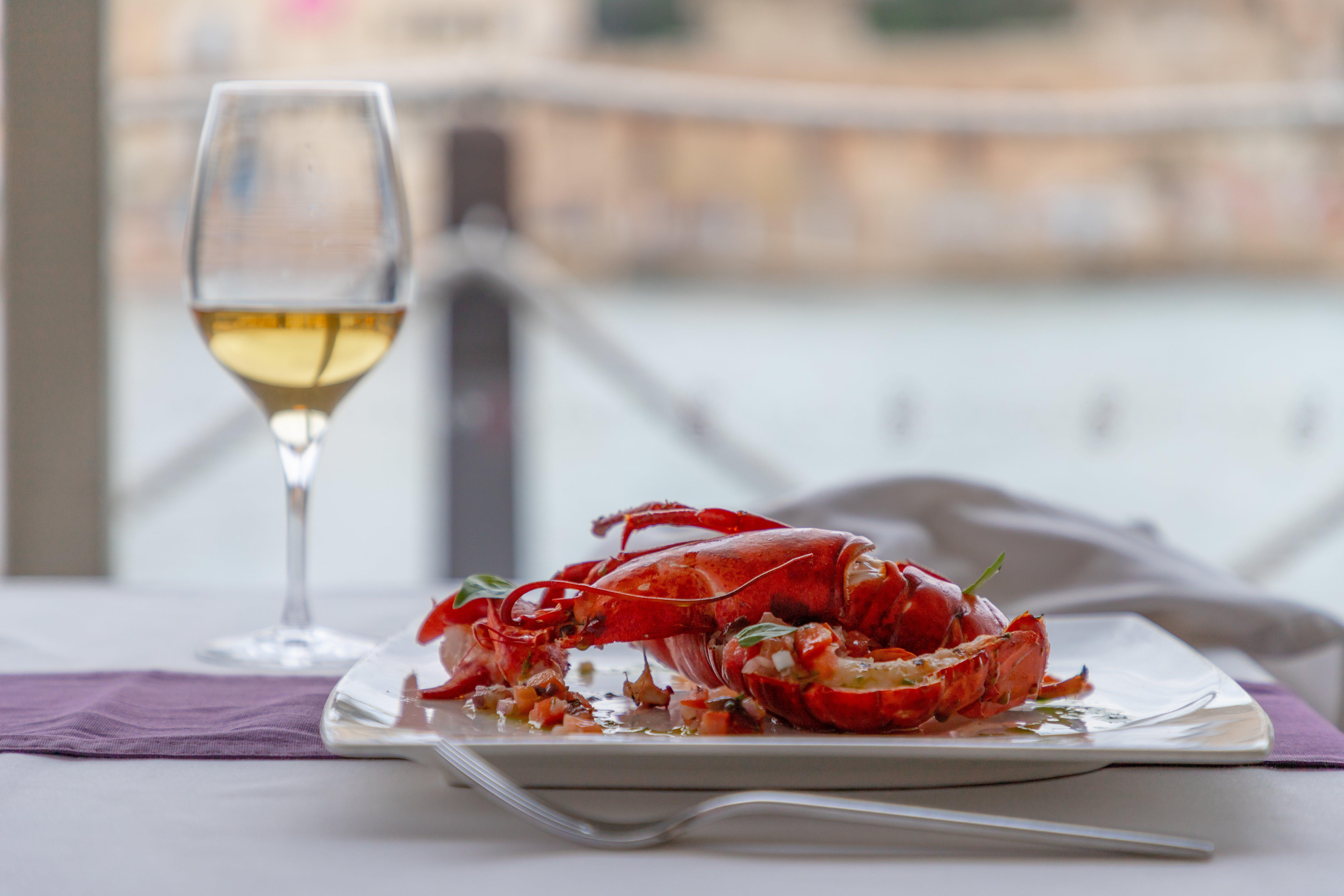 Intercontinental Malta By Ihg Hotel St. Julian's Exterior foto A lobster prepared in the traditional way